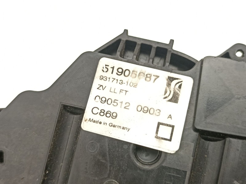 Recambio de cerradura puerta delantera izquierda para fiat punto 1.3 td referencia OEM IAM 51905687  