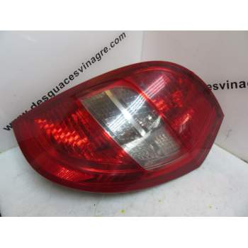 PILOTO TRASERO DERECHO A1698202864 