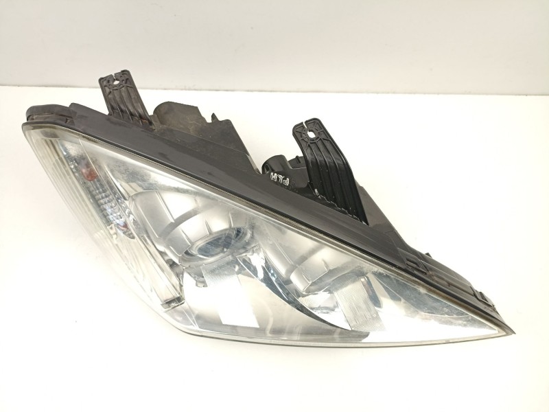 Recambio de faro derecho para ssangyong kyron 2.0 xdi referencia OEM IAM 8310409102  
