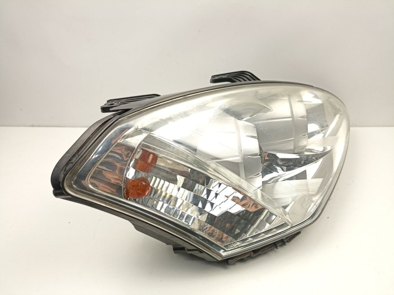 Recambio de faro derecho para ssangyong kyron 2.0 xdi referencia OEM IAM 8310409102  