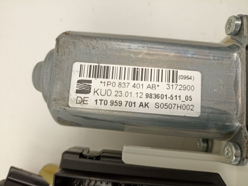 Recambio de elevalunas delantero izquierdo para seat leon (1p1) 1.6 tdi referencia OEM IAM 1P0837401AB  1T0959701AK