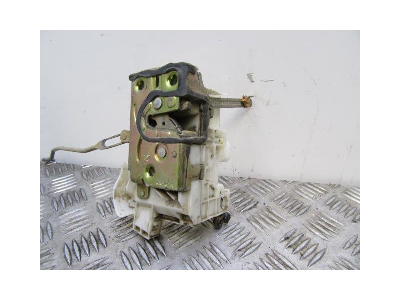 Recambio de cerradura pta. del. izq. : toyota avensis : 2.0 d (89,73cv) [1999] para toyota avensis 2.0 d referencia OEM IAM   