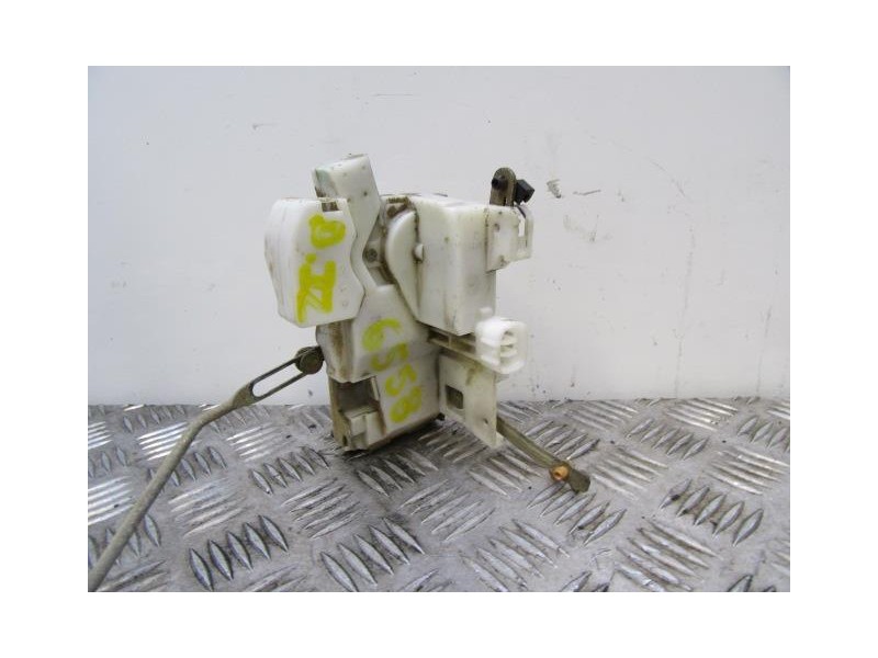 Recambio de cerradura pta. del. izq. : toyota avensis : 2.0 d (89,73cv) [1999] para toyota avensis 2.0 d referencia OEM IAM   