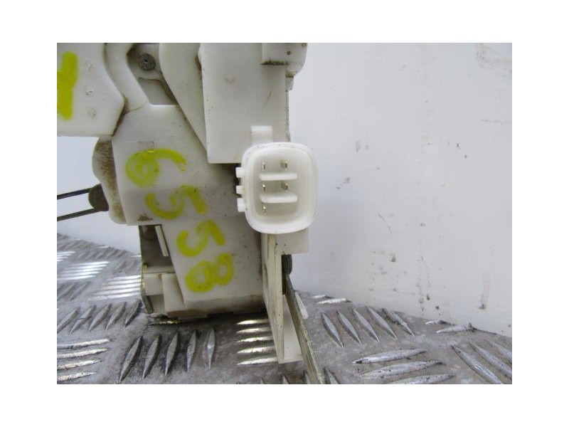 Recambio de cerradura pta. del. izq. : toyota avensis : 2.0 d (89,73cv) [1999] para toyota avensis 2.0 d referencia OEM IAM   