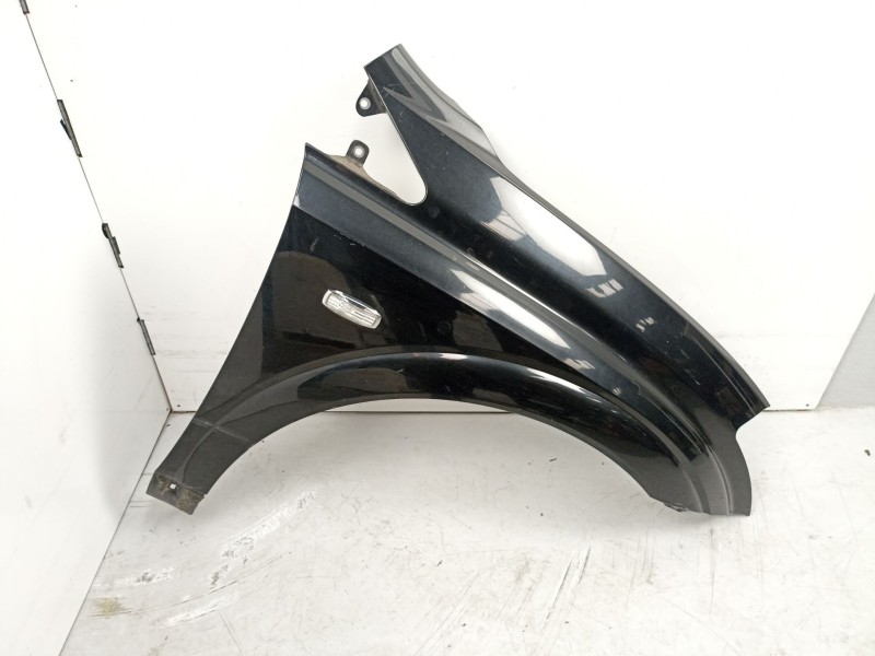 Recambio de aleta delantera derecha para ssangyong kyron 2.0 xdi referencia OEM IAM 5182109100  