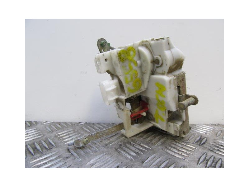 Recambio de cerradura pta. tras. dch. : toyota avensis : 2.0 d (89,73cv) [1999] para toyota avensis 2.0 d referencia OEM IAM   