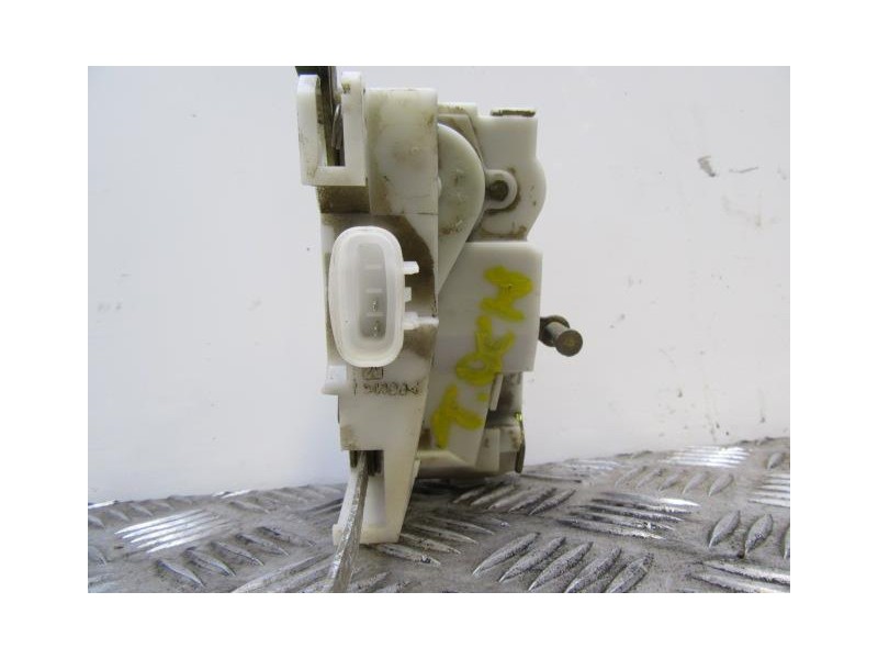 Recambio de cerradura pta. tras. dch. : toyota avensis : 2.0 d (89,73cv) [1999] para toyota avensis 2.0 d referencia OEM IAM   