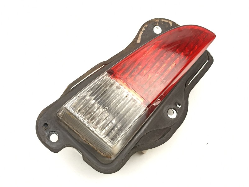 Recambio de piloto porton derecho para hyundai elantra iii sedán (xd) 2.0 referencia OEM IAM 924022D280  