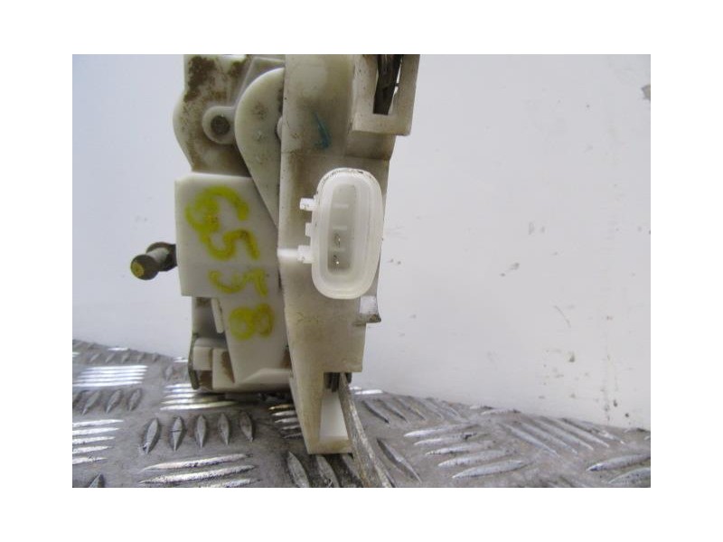 Recambio de cerradura pta. tras. izq. : toyota avensis : 2.0 d (89,73cv) [1999] para toyota avensis 2.0 d referencia OEM IAM   