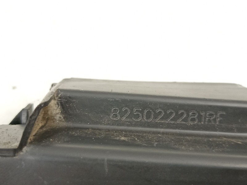 Recambio de cerradura puerta trasera derecha para dacia sandero ii 1.5 dci referencia OEM IAM 825022281R  