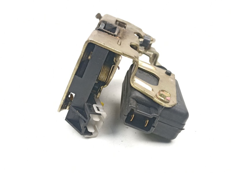 Recambio de cerradura puerta trasera izquierda para renault 19 ii chamade (l53_) 1.4 referencia OEM IAM 7701030067  