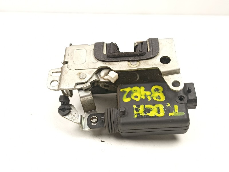 Recambio de cerradura puerta trasera derecha para dacia sandero 1.5 dci referencia OEM IAM 8200735246  