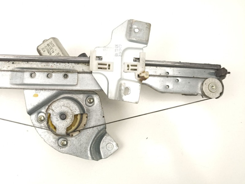 Recambio de elevalunas delantero izquierdo para dacia sandero 1.5 dci referencia OEM IAM 8200733829  