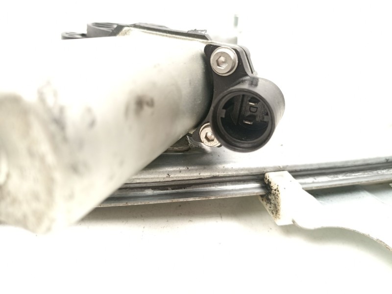 Recambio de elevalunas delantero izquierdo para dacia sandero 1.5 dci referencia OEM IAM 8200733829  