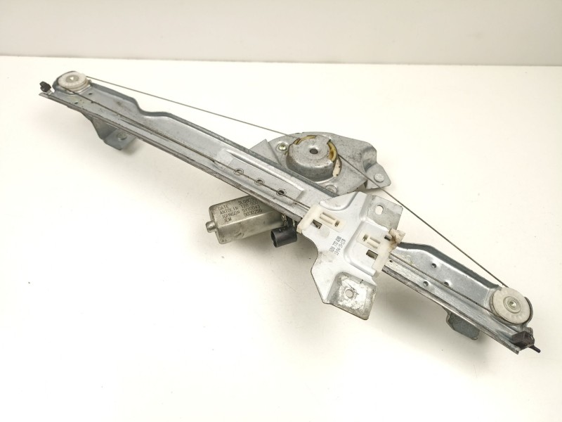 Recambio de elevalunas delantero derecho para dacia sandero 1.5 dci referencia OEM IAM 8200733828  