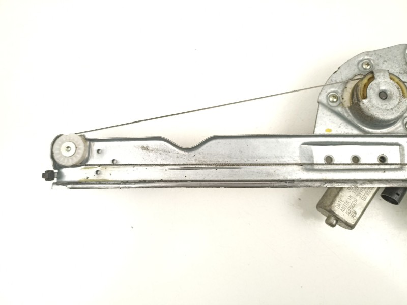 Recambio de elevalunas delantero derecho para dacia sandero 1.5 dci referencia OEM IAM 8200733828  