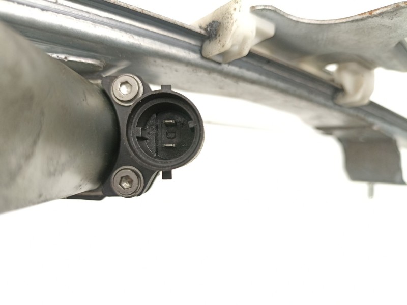 Recambio de elevalunas delantero derecho para dacia sandero 1.5 dci referencia OEM IAM 8200733828  