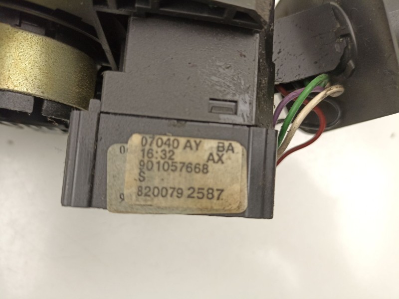 Recambio de mando luces y limpias para dacia sandero 1.5 dci referencia OEM IAM 8200792587  