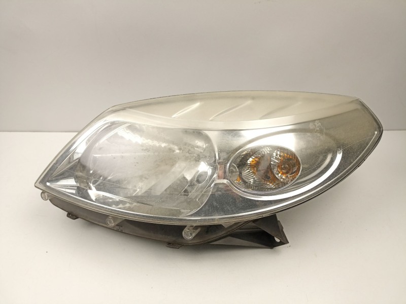 Recambio de faro izquierdo para dacia sandero 1.5 dci referencia OEM IAM 8200733878  