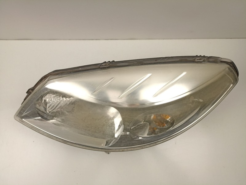 Recambio de faro izquierdo para dacia sandero 1.5 dci referencia OEM IAM 8200733878  