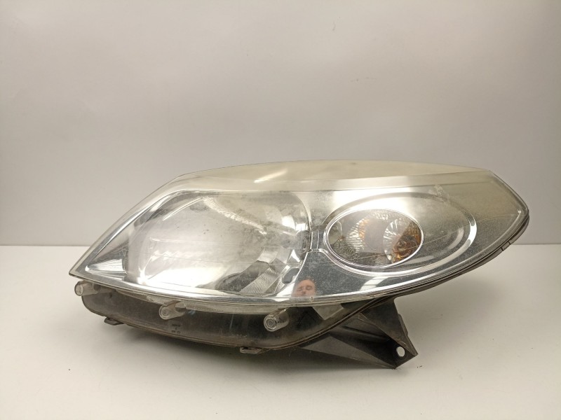 Recambio de faro izquierdo para dacia sandero 1.5 dci referencia OEM IAM 8200733878  