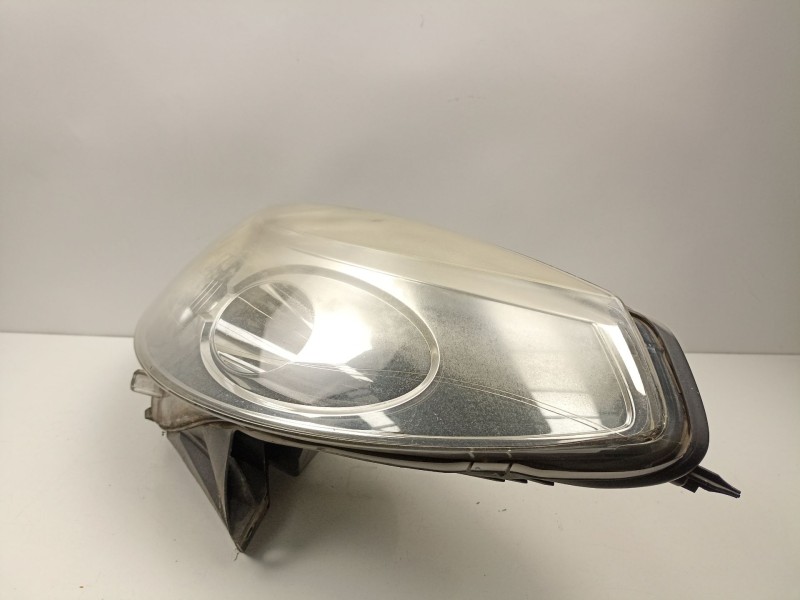 Recambio de faro izquierdo para dacia sandero 1.5 dci referencia OEM IAM 8200733878  