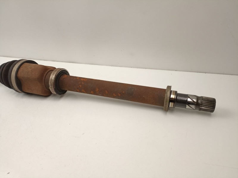 Recambio de transmision delantera derecha para dacia sandero 1.5 dci referencia OEM IAM 8200820344  