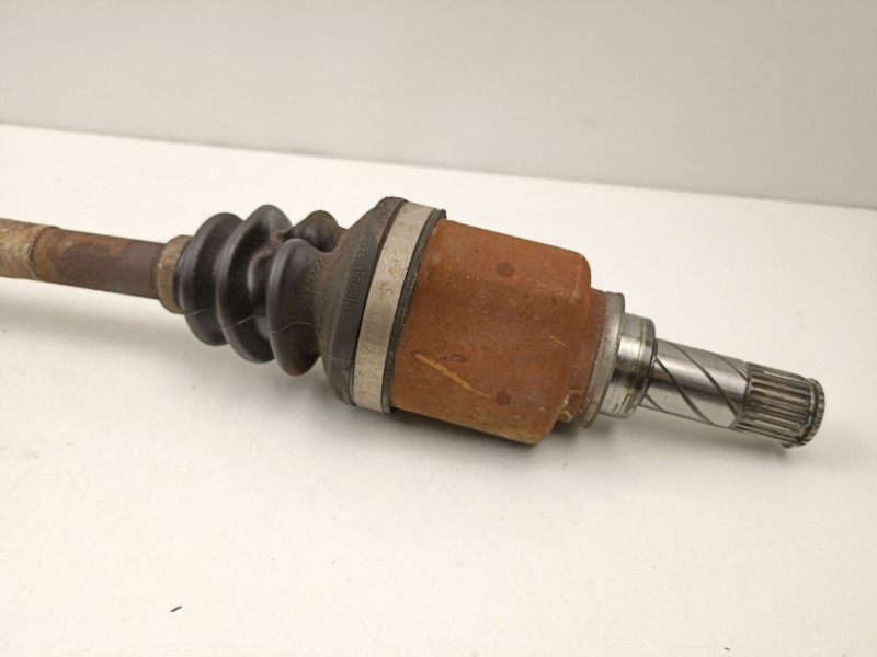 Recambio de transmision delantera izquierda para dacia sandero 1.5 dci referencia OEM IAM 8200863653  