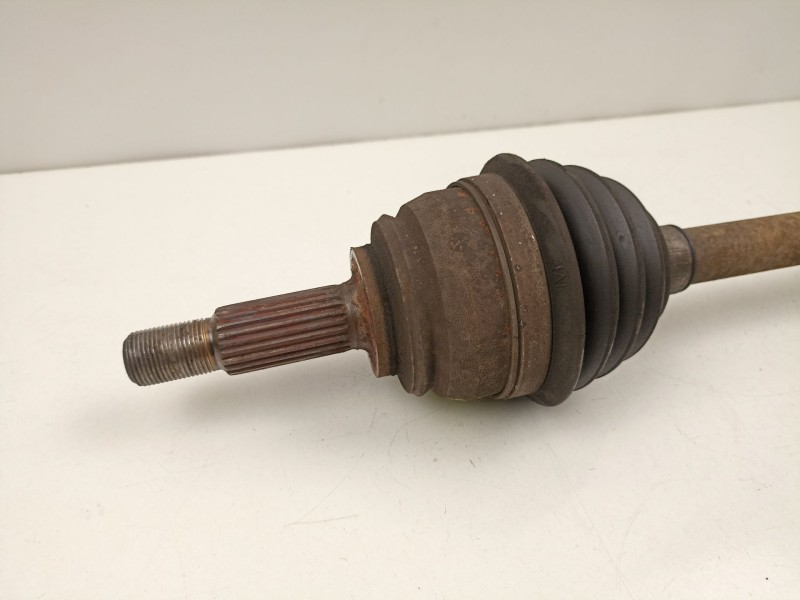 Recambio de transmision delantera izquierda para dacia sandero 1.5 dci referencia OEM IAM 8200863653  