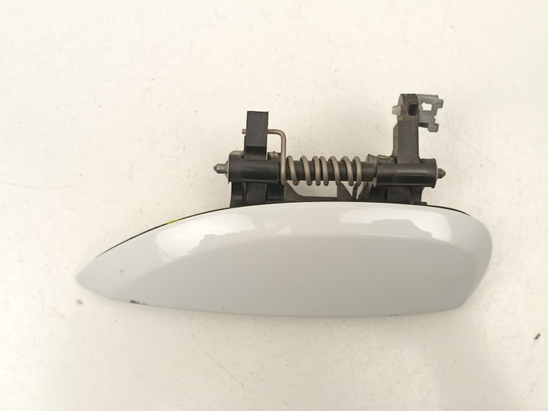 Recambio de manilla delantera izquierda para dacia sandero ii 1.5 blue dci 95 (b8jl) referencia OEM IAM 806070421R  