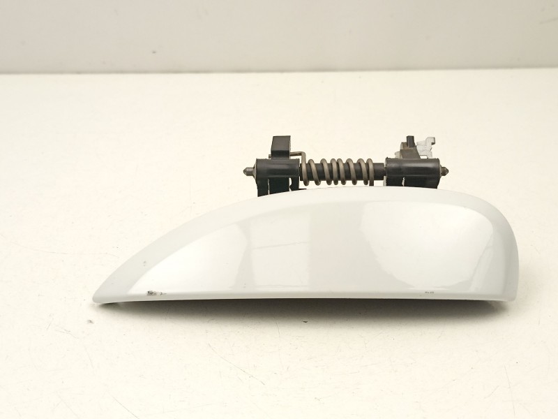 Recambio de manilla delantera izquierda para dacia sandero ii 1.5 blue dci 95 (b8jl) referencia OEM IAM 806070421R  