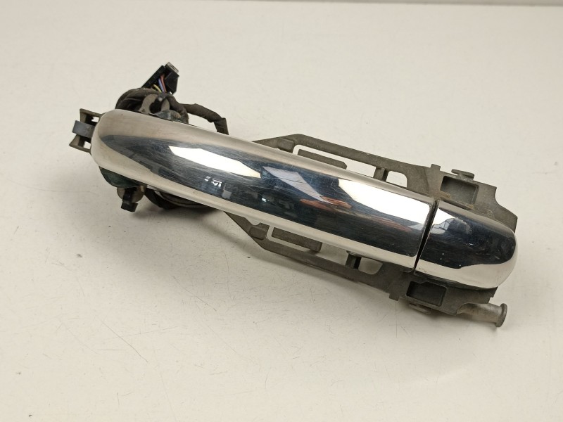 Recambio de manilla trasera derecha para volkswagen touareg (7la, 7l6, 7l7) 5.0 v10 tdi referencia OEM IAM 7L0839886A  