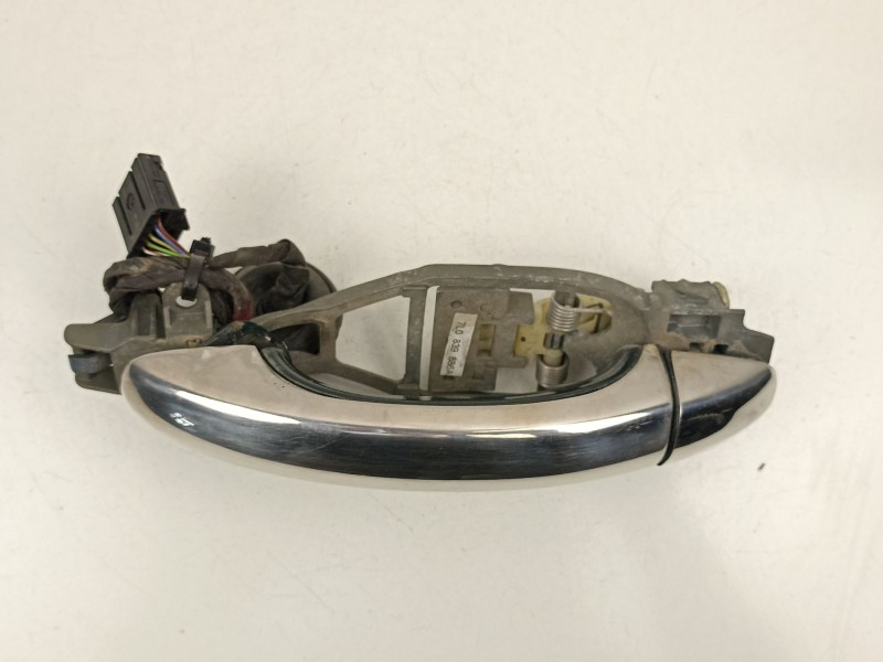 Recambio de manilla trasera derecha para volkswagen touareg (7la, 7l6, 7l7) 5.0 v10 tdi referencia OEM IAM 7L0839886A  