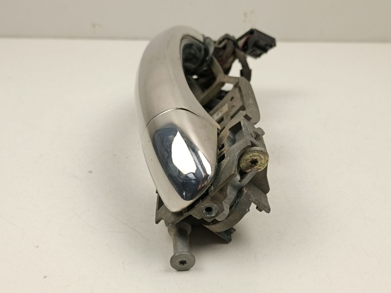 Recambio de manilla trasera derecha para volkswagen touareg (7la, 7l6, 7l7) 5.0 v10 tdi referencia OEM IAM 7L0839886A  