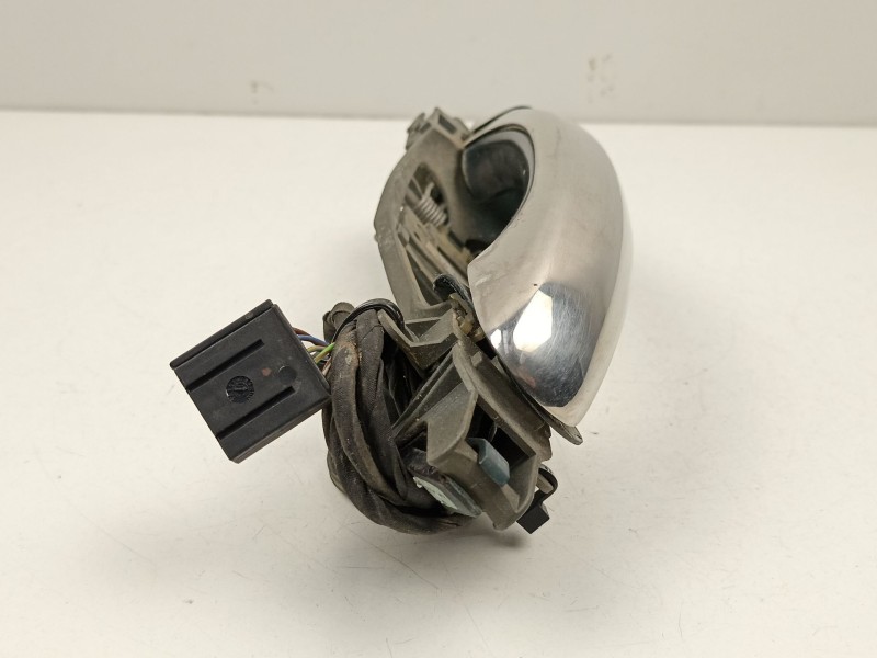 Recambio de manilla trasera derecha para volkswagen touareg (7la, 7l6, 7l7) 5.0 v10 tdi referencia OEM IAM 7L0839886A  