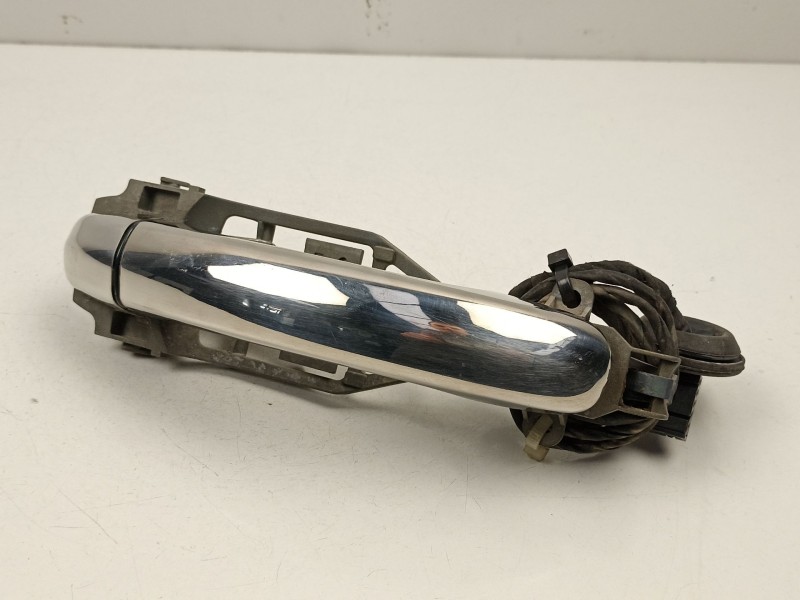 Recambio de manilla delantera derecha para volkswagen touareg (7la, 7l6, 7l7) 5.0 v10 tdi referencia OEM IAM 7L0837886C  