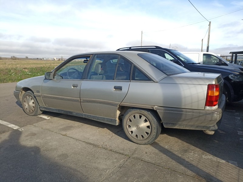 opel omega a (v87) del año 1989