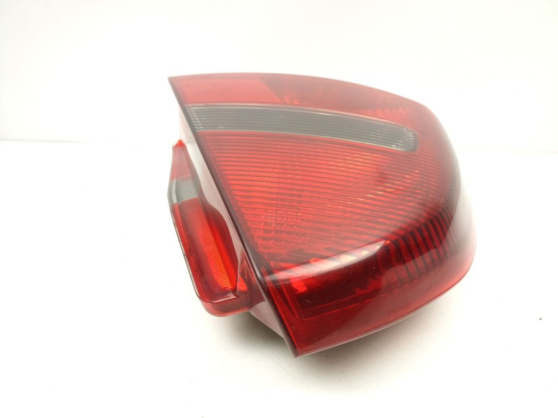 Recambio de piloto trasero izquierdo para mitsubishi carisma 1.8 g referencia OEM IAM MR485469  