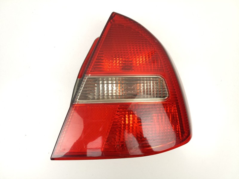 Recambio de piloto trasero derecho para mitsubishi carisma 1.8 g referencia OEM IAM MR485470  