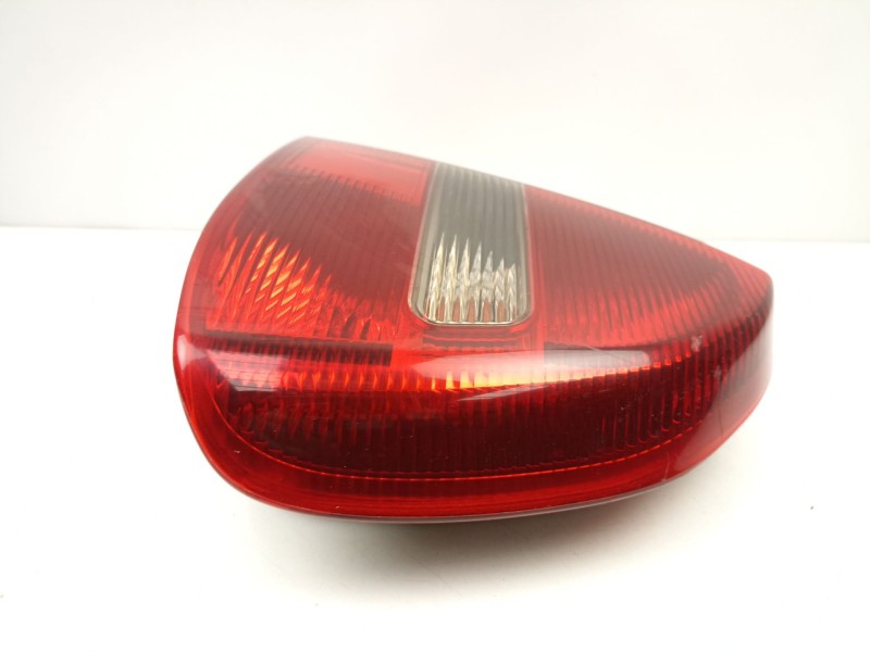 Recambio de piloto trasero derecho para mitsubishi carisma 1.8 g referencia OEM IAM MR485470  