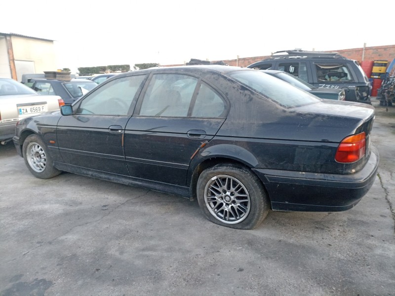 bmw 5 (e39) del año 2000