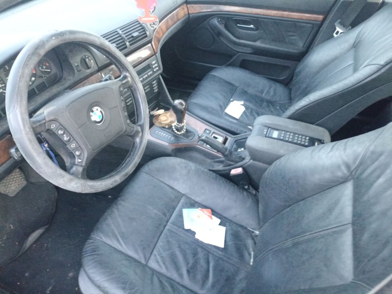 bmw 5 (e39) del año 2000