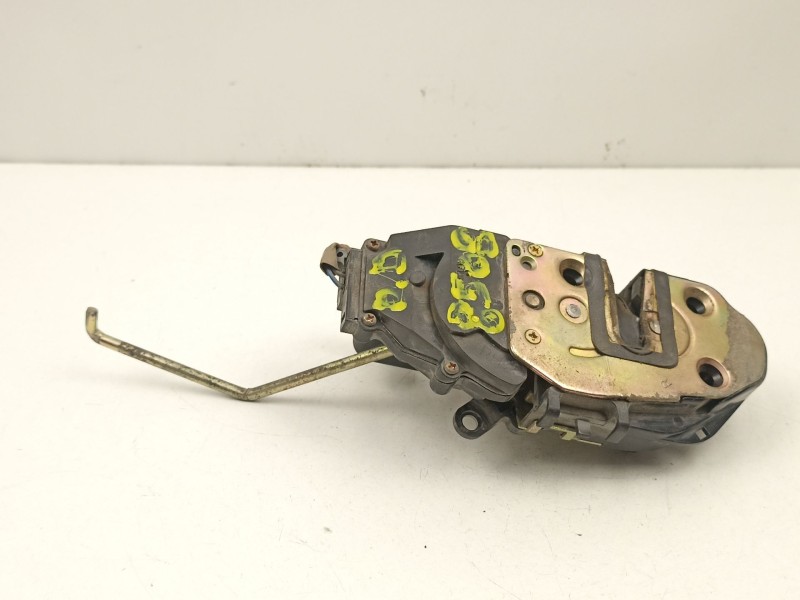 Recambio de cerradura puerta delantera derecha para kia shuma i (fb) 1.5 i 16v referencia OEM IAM 0K2A258311B  