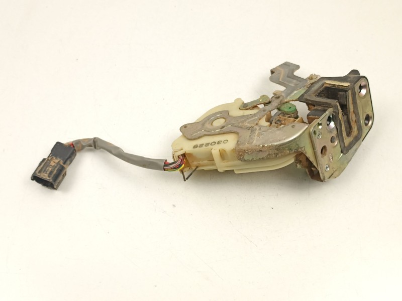 Recambio de cerradura puerta delantera derecha para kia sorento i (jc) 2.5 crdi referencia OEM IAM 813203E010  