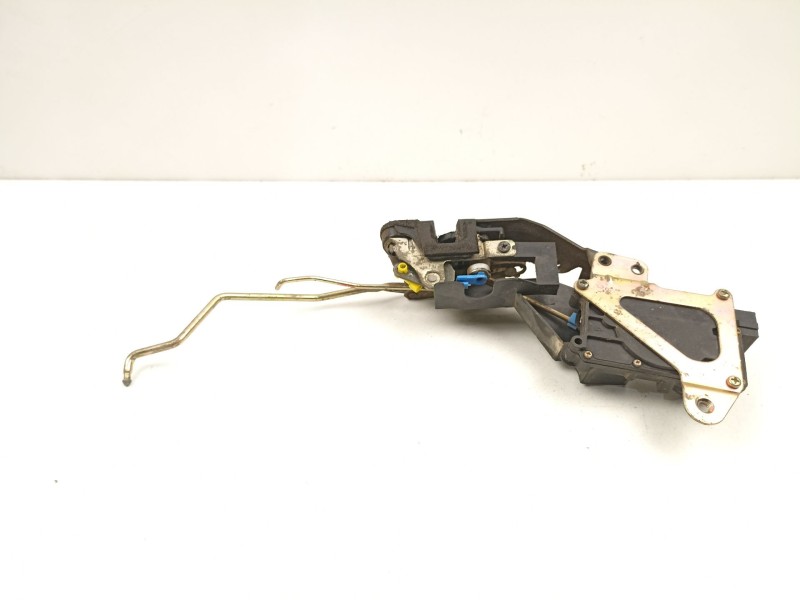 Recambio de cerradura puerta delantera derecha para hyundai accent ii sedán (lc) 1.5 crdi referencia OEM IAM 8132025030  