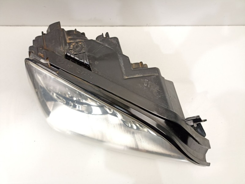 Recambio de faro derecho para kia sorento i (jc) 2.5 crdi referencia OEM IAM 921023E010  