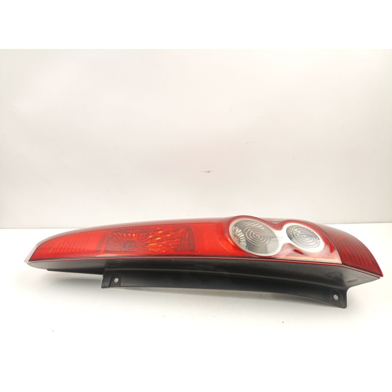 Recambio de piloto trasero derecho para ford fiesta 1.4 td referencia OEM IAM 6S6113404A  