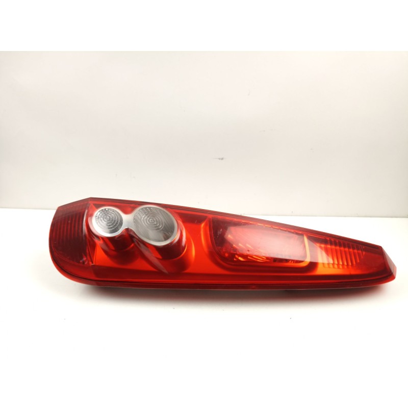 Recambio de piloto trasero derecho para ford fiesta 1.4 td referencia OEM IAM 6S6113404A  