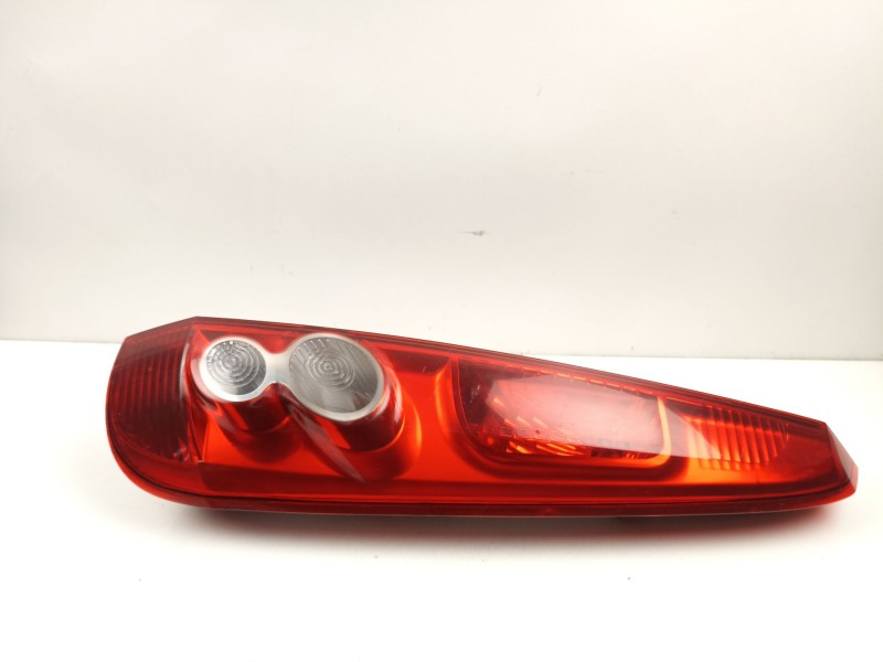 Recambio de piloto trasero derecho para ford fiesta 1.4 td referencia OEM IAM 6S6113404A  