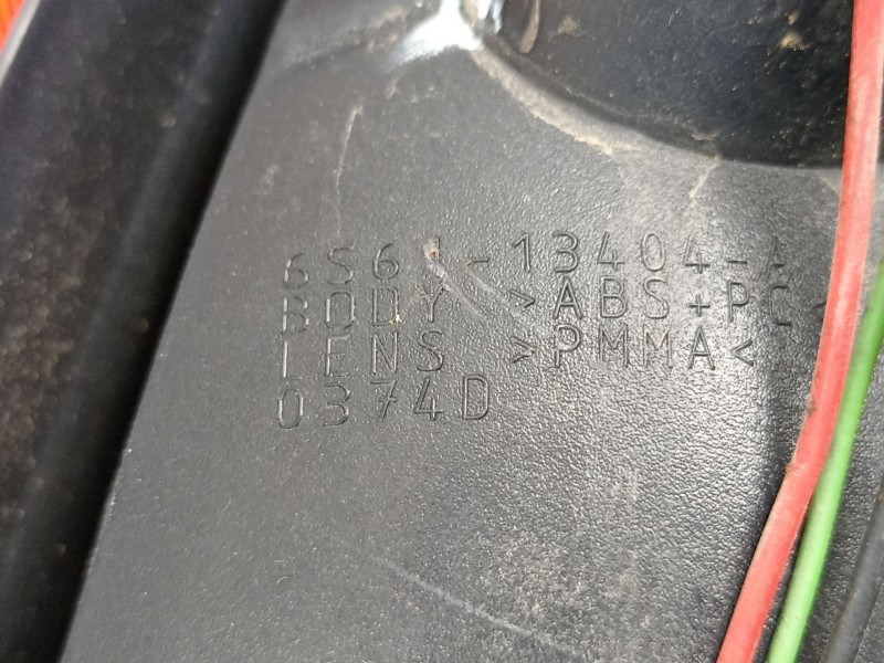 Recambio de piloto trasero derecho para ford fiesta 1.4 td referencia OEM IAM 6S6113404A  